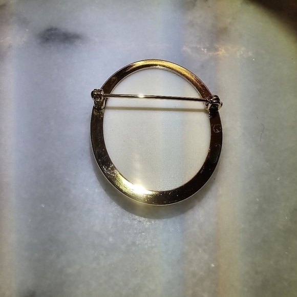 Oval Floral Pin with Gold Tone Edging, Pink Green Cream Gold Color, Pre-owned - Picture 5 of 5